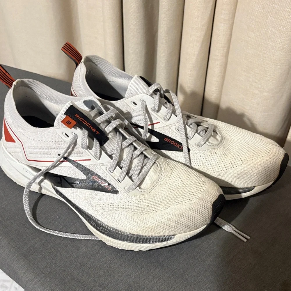Brooks White and Red Athletic Sneakers Size 10